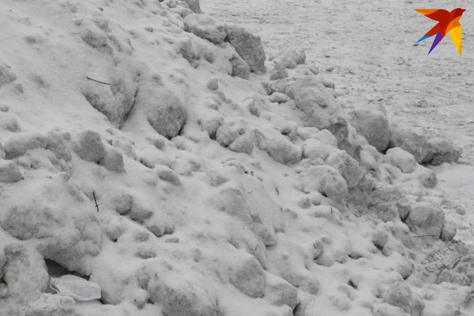 Снежная масса сошла с горы Маннепахк.