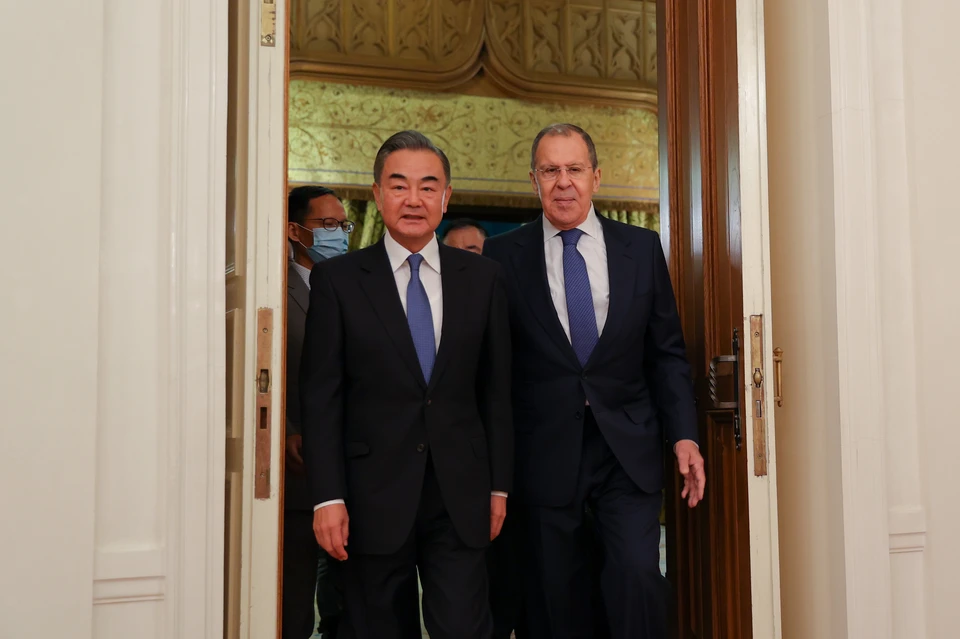 Глава МИД Китая заявил, что договор о дружбе с РФ будет наполняться с учетом новых реалий