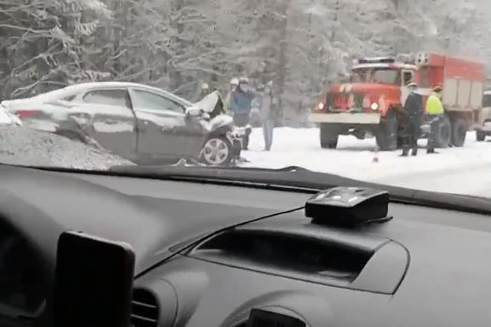 Фото: скриншот видео, опубликованного в сообществе "ЧП и ДТП Брянск" в vk.com.