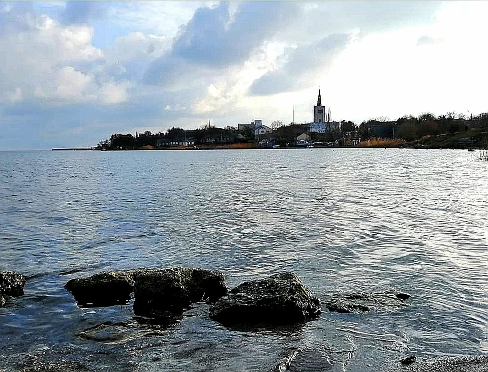 Температура воды в Черноморском +6°.