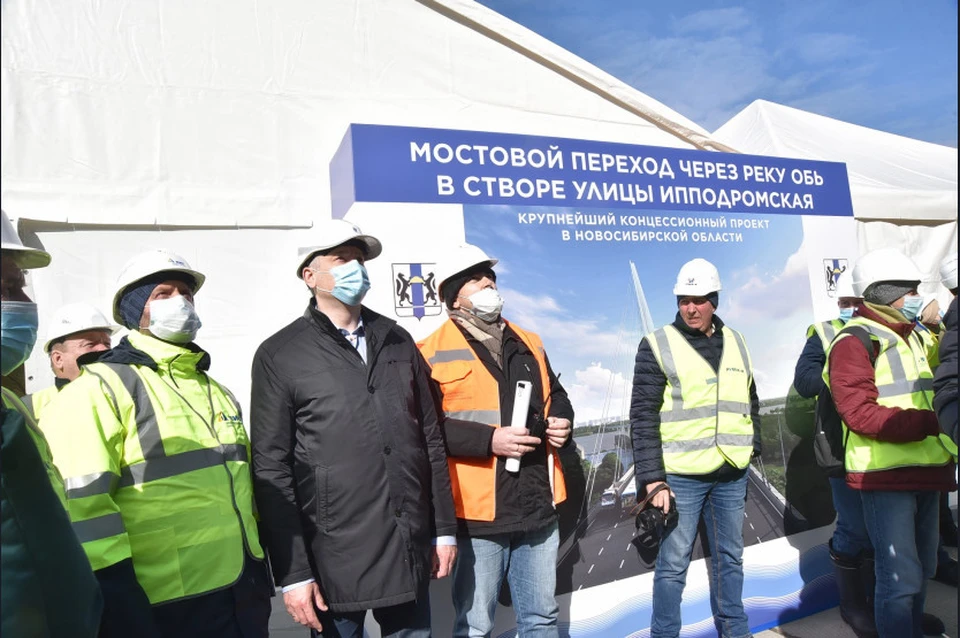 На стройплощадке побывал Губернатор Новосибирской области Андрей Травников. Фото: Правительство Новосибирской области