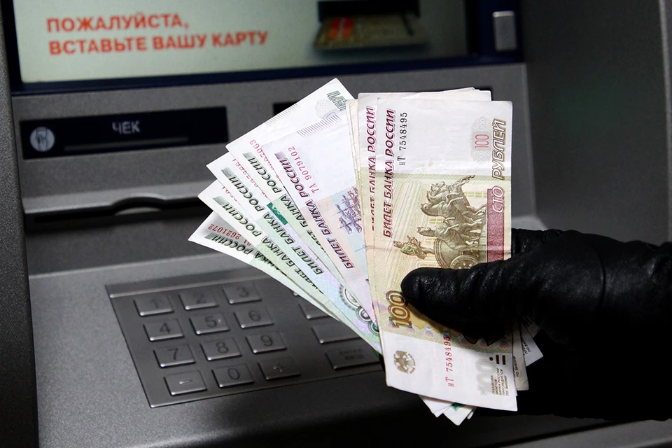 Мошенники, представившись полицейскими, забрали 3 миллиона рублей у инженера из Иркутска