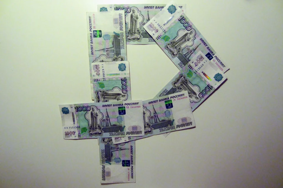 В Тюмени продавец растратил прибыль магазина, делая возвраты на свою карту.
