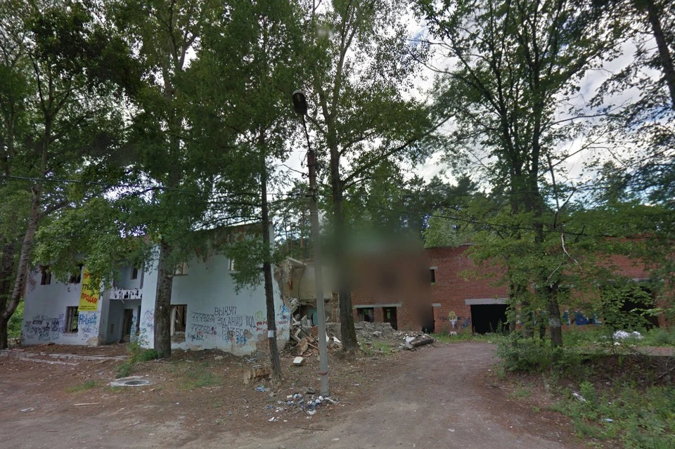 Заброшка пугает отдыхающих. Скриншот: Google Maps