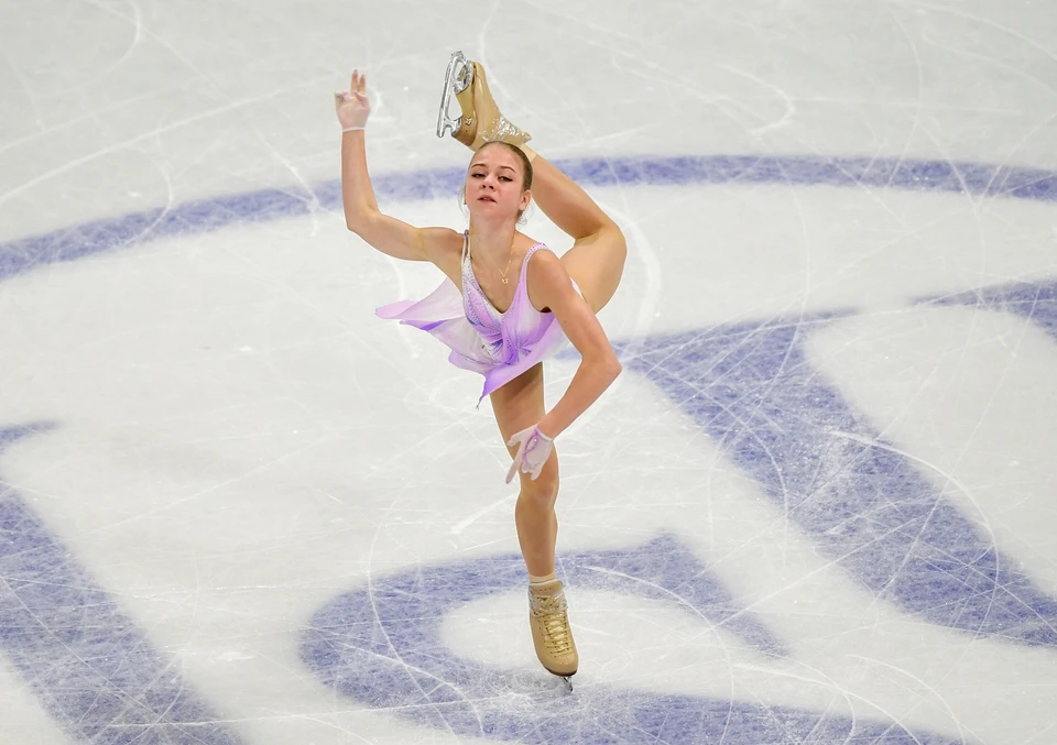 Александра Трусова во время проката короткой программы на Чемпионате мира в Швеции.