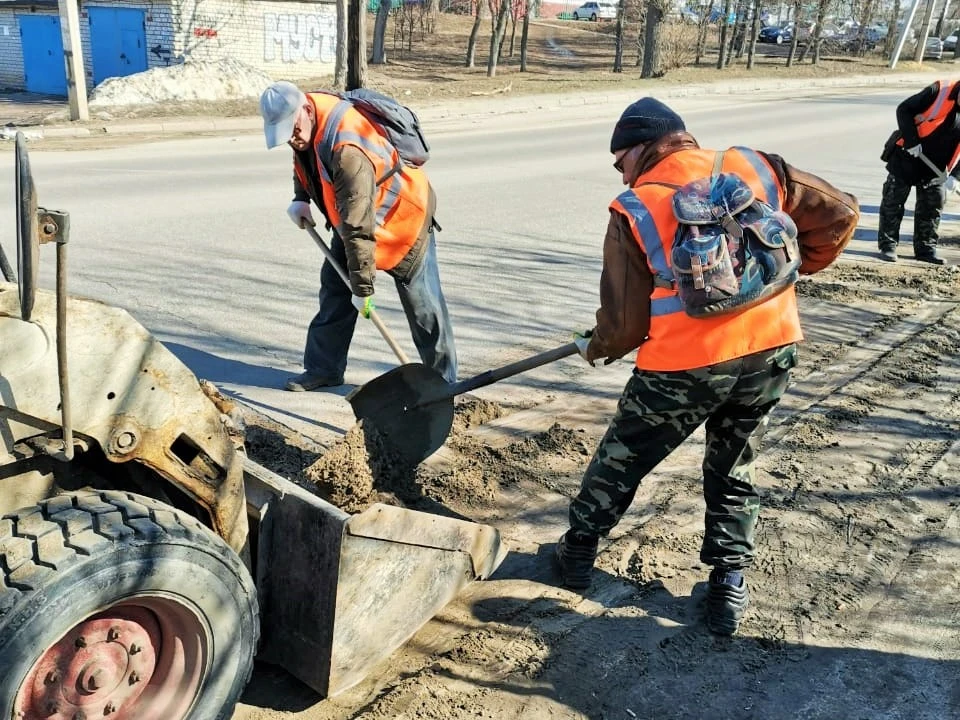 Весенняя уборка дорог идет в Орле