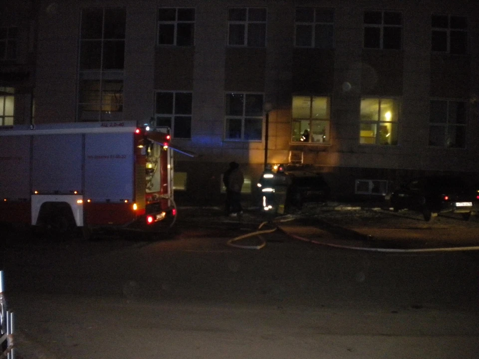 Огонь серьезно повредил легковушку
