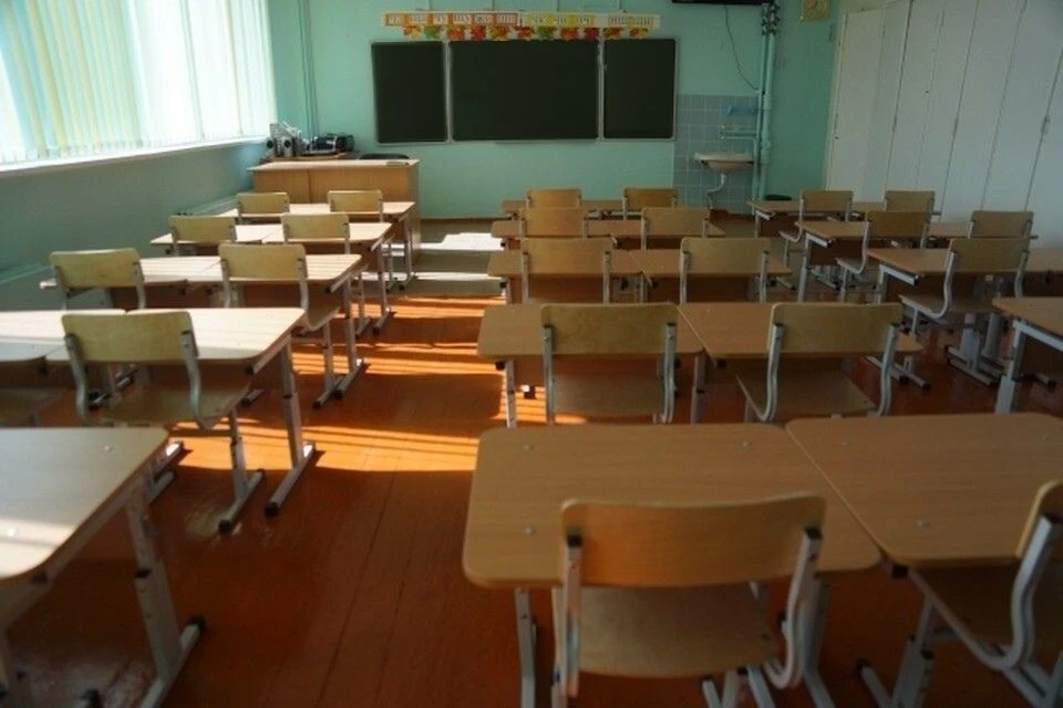 В Новосибирске начался судебный процесс в отношении директора школы, которого обвиняют в распространении порнографии.