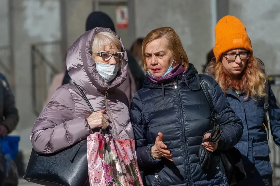 В Санкт-Петербурге за неделю слегка выросло количество больных коронавирусом.