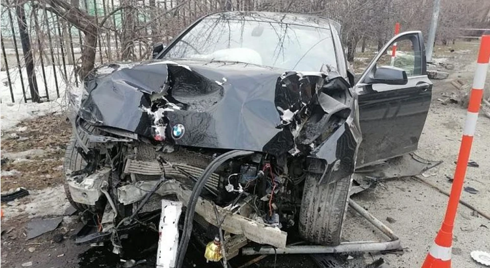 На улице Логунова пьяный тюменец на «БМВ» вылетел на тротуар и сбил пенсионерку.