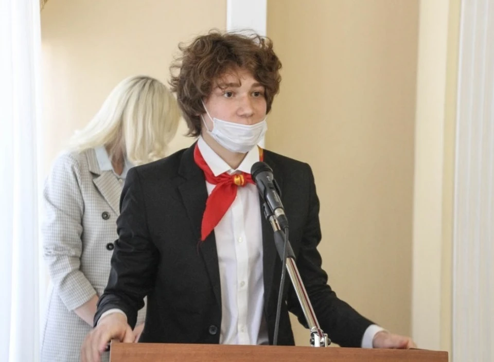 В Смоленске школьники получили премии имени Юрия Гагарина. Фото: администрация г. Смоленска.