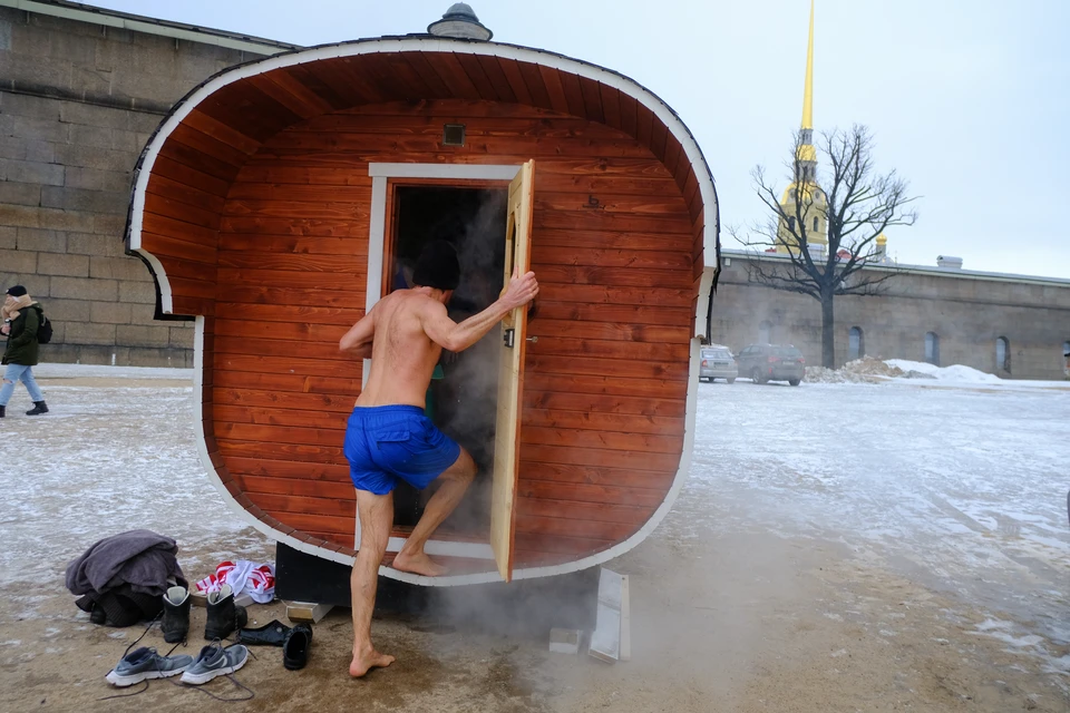 Не у всех петербуржцев есть дома ванная.