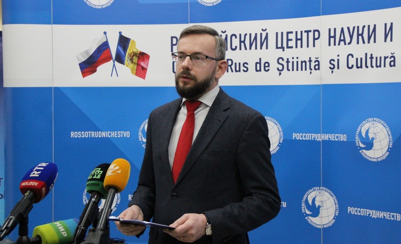 Глава Русского дома в Кишиневе Андрей Муравьев дал большое интервью "Комсомолке".