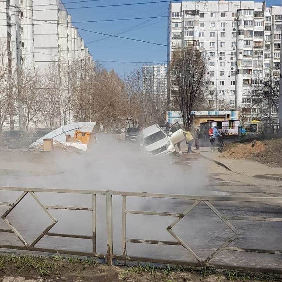 Загадка дыры: вспоминаем самые грандиозные провалы на дорогах Самары - KP.RU