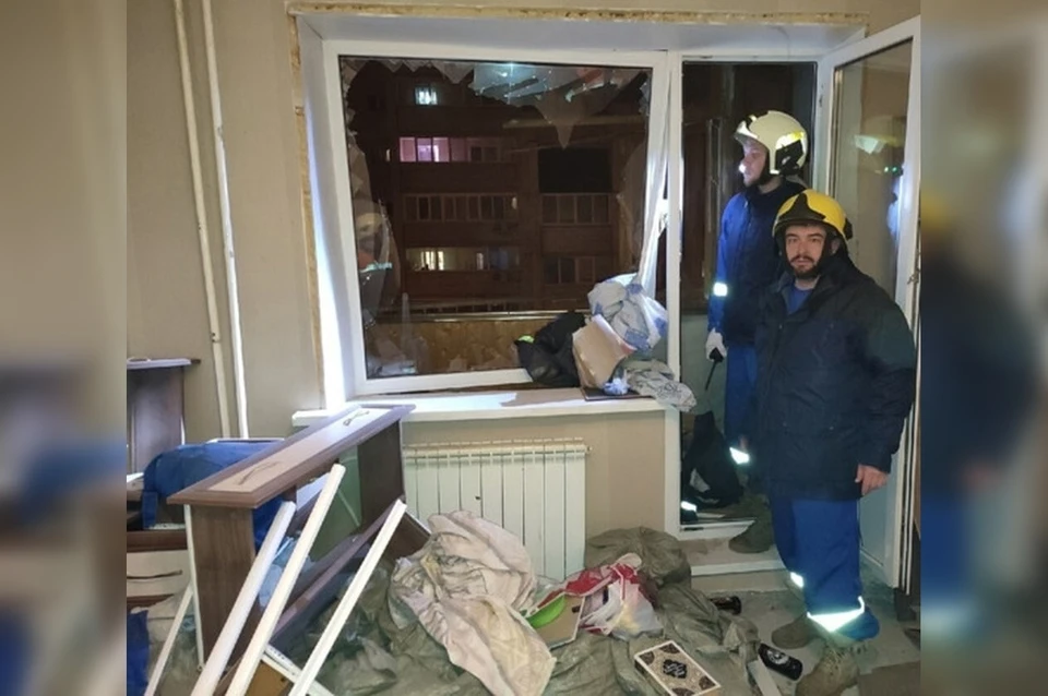 В квартире выбило стекла, пострадал хозяин квартиры Фото: ПСО Самары