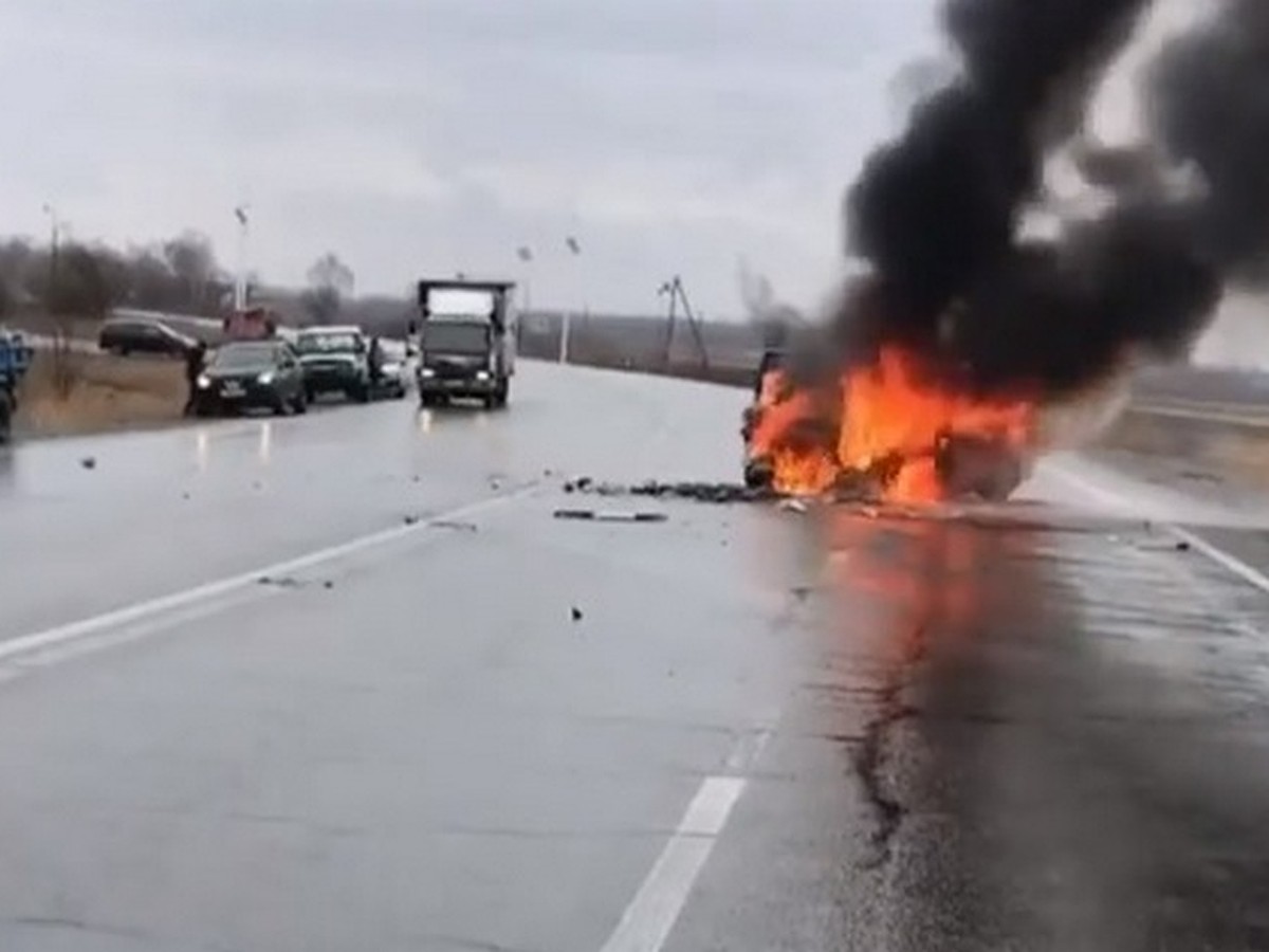 Под Хабаровском в жуткой аварии погиб человек, автомобиль сгорел - KP.RU