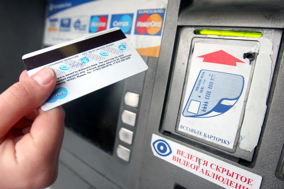 В Петербурге мошенники украли у пенсионерки по телефону почти 4 млн рублей.