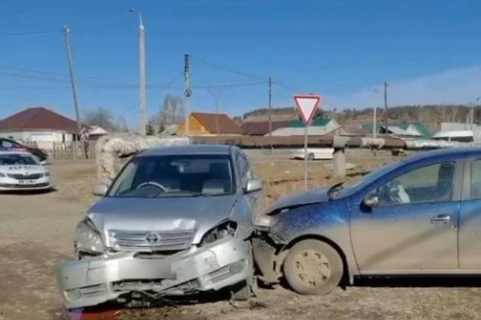 15-летняя девушка села за руль и попала в аварию под Иркутском.