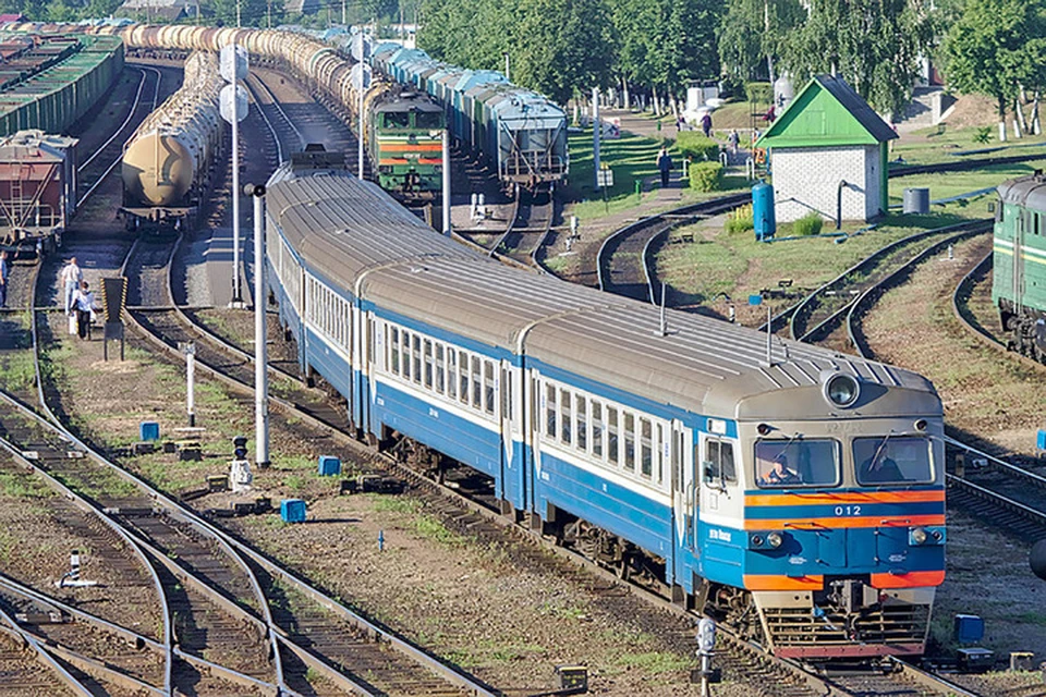 Белорусские поезда фото Скоро большие выходные и праздники. БелЖД назначила более 70 дополнительных поез