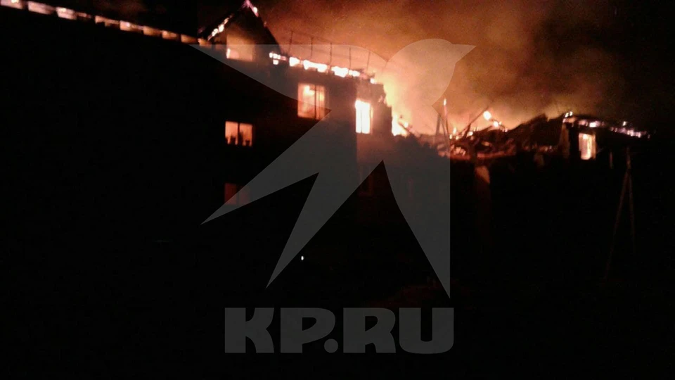 Пожар площадью 1200 квадратных метров произошел в Дальнеконстантиновском районе Нижегородской области. Фото: предоставлено очевидцами