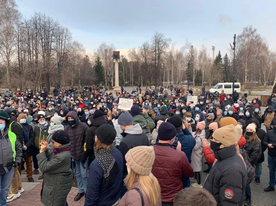 В отличие от предыдущих январских митингов, сегодня большинство томичей вышло без плакатов и громких лозунгов.