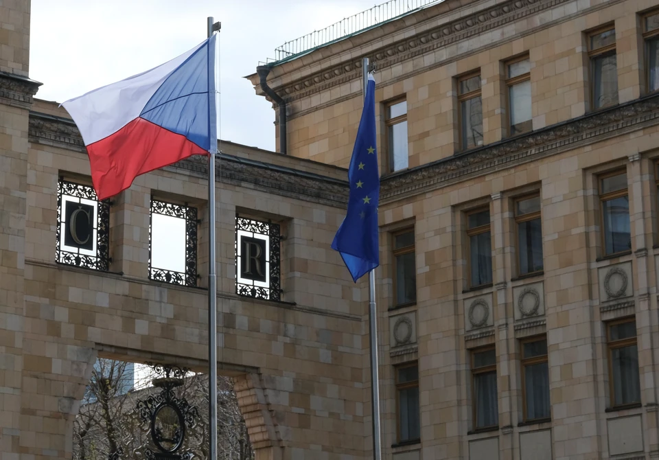 Чехия поблагодарила Словакию за высылку российских дипломатов в "знак солидарности"