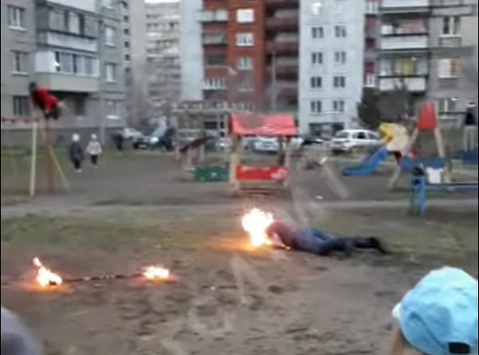 Зрители помогли потушить пламя и вызвали скорую. Фото: кадр из видео