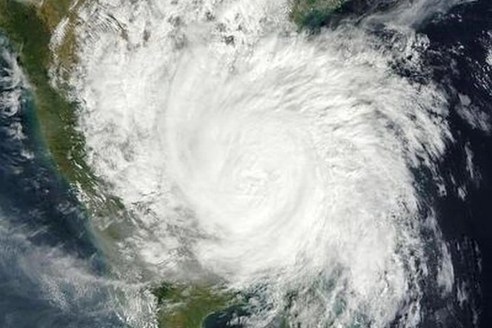 Тайфун SURIGAE обрушился на Филиппины, достигнув максимальной категории. Фото: "Примпогода".
