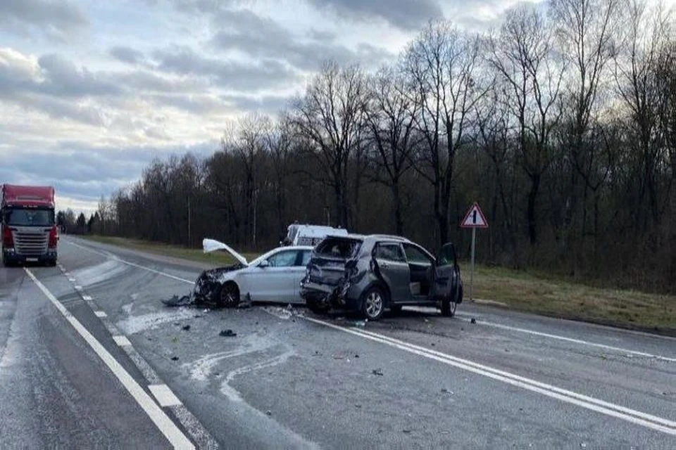 На трассе в Ярославской области столкнулись четыре автомобиля