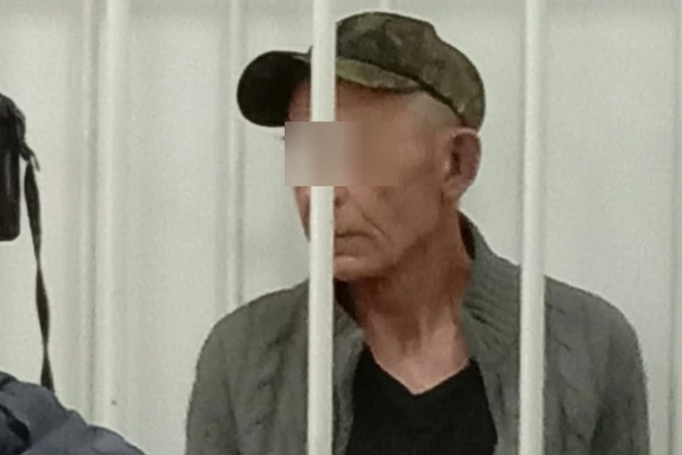 Обвиняемый в убийстве сторож слушает решение суда. Фото: предоставлено "КП"-"Иркутск" пресс-службой Ингодинского районного суда.