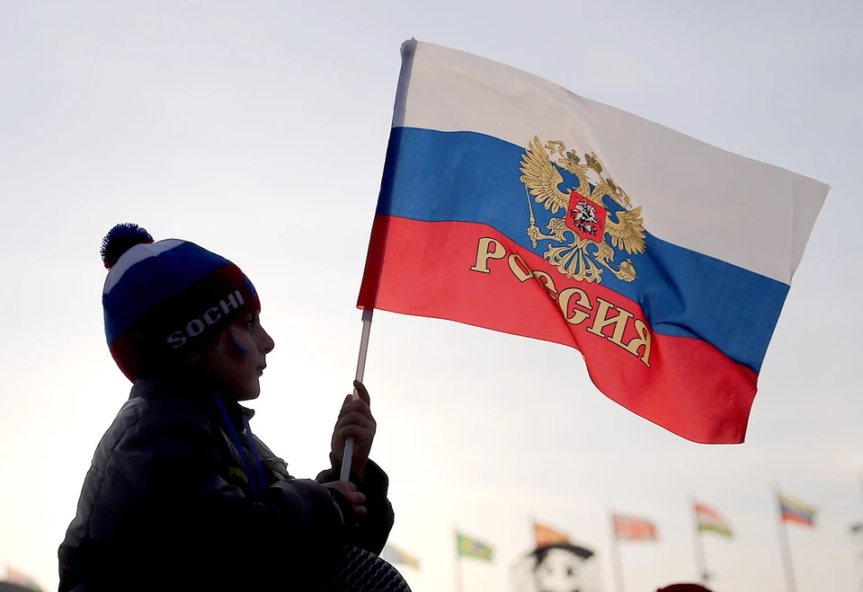 Россия - политический «иноходец» в западноцентричном мире, все время норовит бежать по-своему и отбивается от табуна. Поэтому ее осуждают за то, что другим, знающим свое место в стаде, прощают