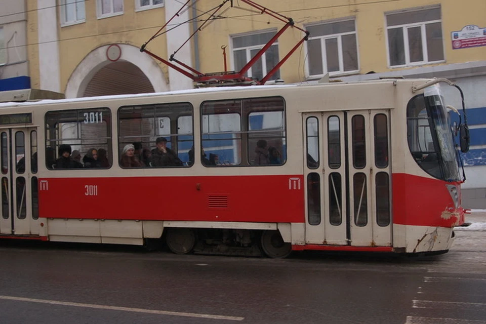 Столкновение трамвая с автомобилем произошло на проспекте Театральный в центре Донецка