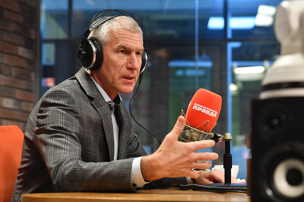 Министр спорта РФ Олег Матыцин на радиостанции `Комсомольская правда`.