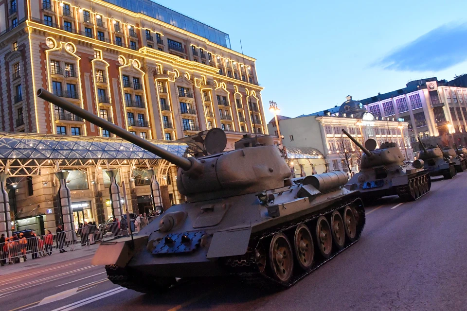 Прошла первая ночная тренировка к военному параду Победы