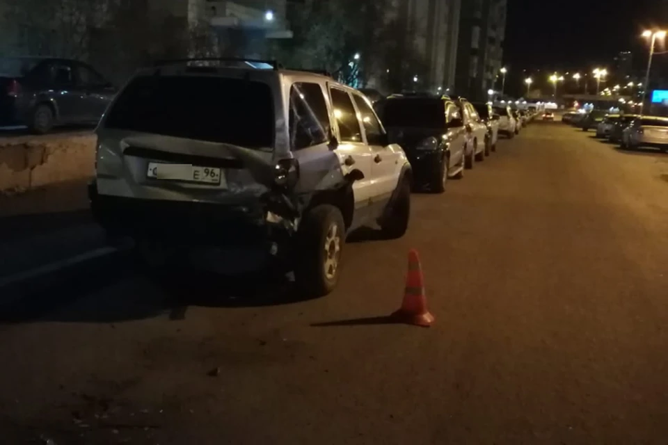 Авария произошла около 23.00 в пятницу. Фото: отделение пропаганды ГИБДД Екатеринбурга