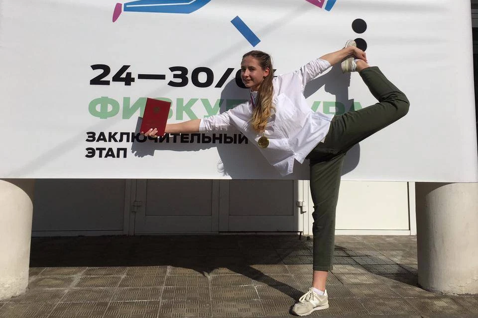 Десятиклассница гимназии № 1 ЗАТО г. Североморск София Заяц победила в заключительном этапе всероссийской олимпиады школьников по физической культуре. Фото: министерство образования и науки Мурманской области