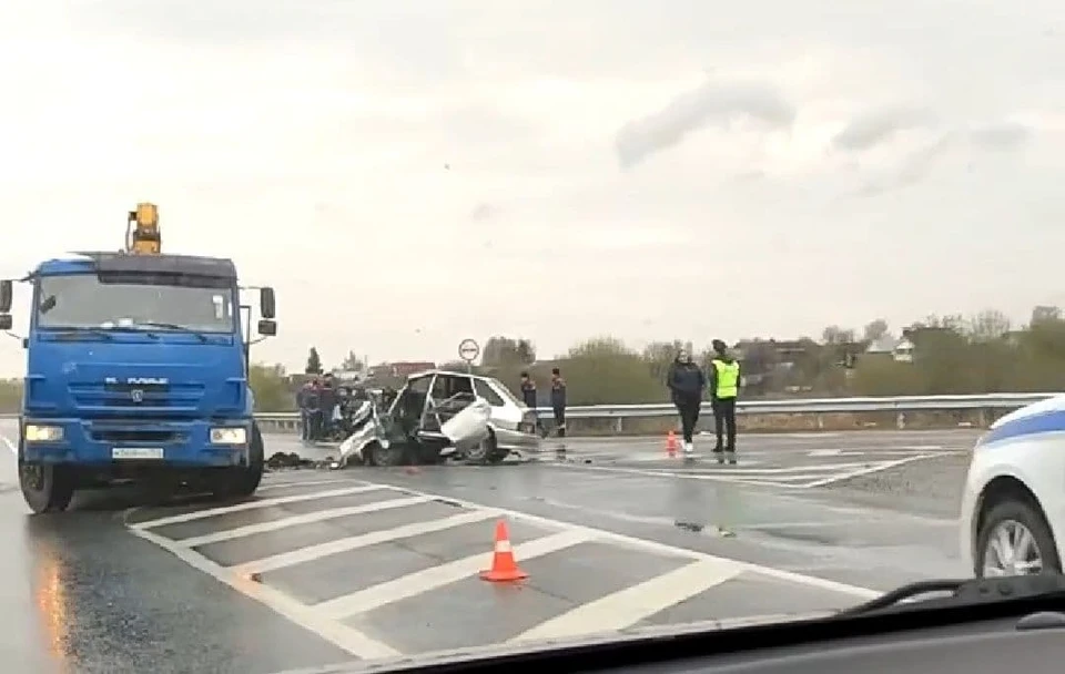 Погибли водитель и пассажир "ВАЗ". ФОТО: "ЧП | ДТП Нижний Новгород"