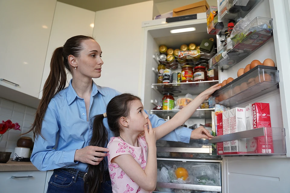 Убирая продукты в холодильник, подумайте, достаточно ли вы сделали, чтобы защитить свою семью от потенциального инфекционного вируса SARS-CoV-2.