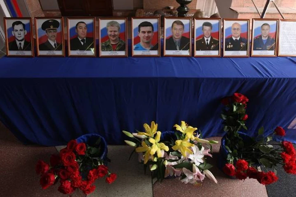 В Иркутской области почтили память спасателей и летчиков, погибших 8 лет назад при крушении вертолета МИ-8. Фото: irk38mchs в "Инстаграме".