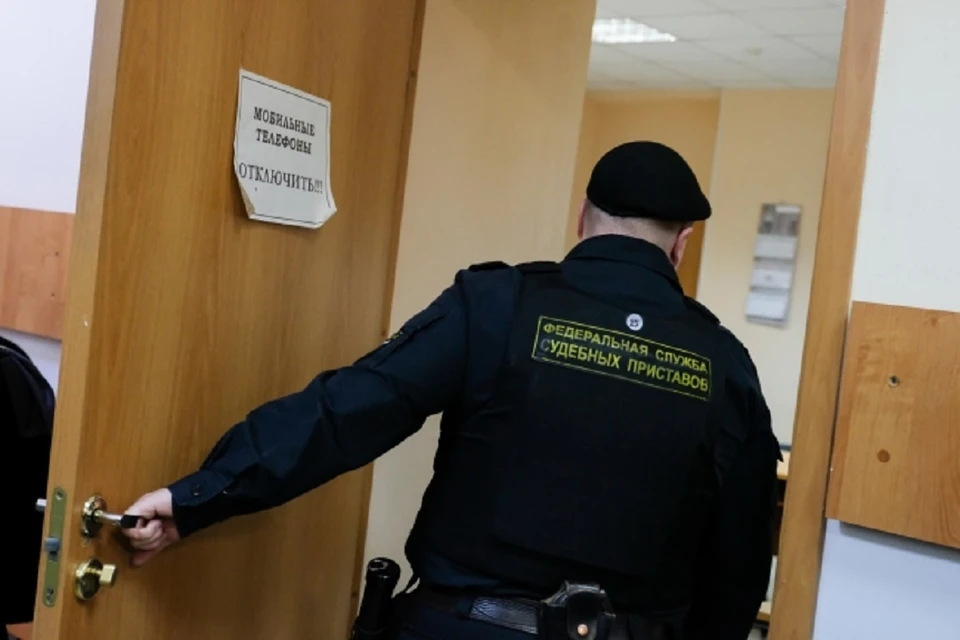 Жена сдала мужа судебным приставам в Новосибирске.