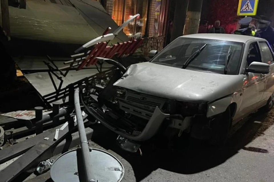 Сейчас автоинспекторы устанавливают все обстоятельства ДТП Фото: отдел пропаганды УГИБДД