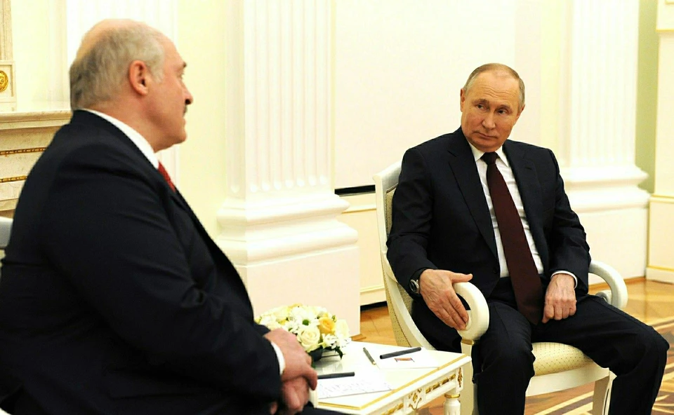 Путин и Лукашенко обменялись по телефону поздравлениями по случаю Дня Победы.