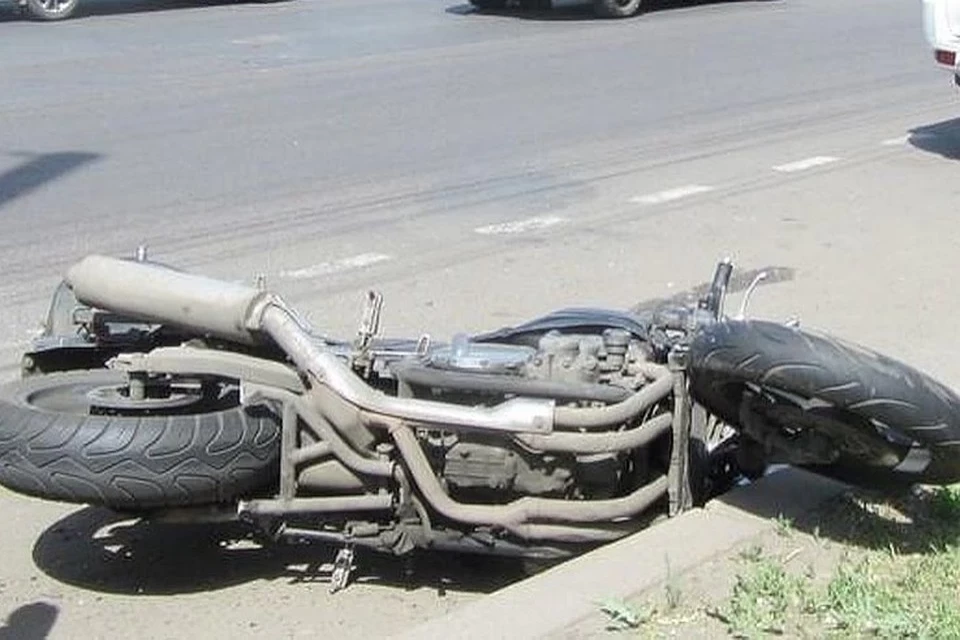 Столкнулись мотоцикл "Orion" и фура "DAF".