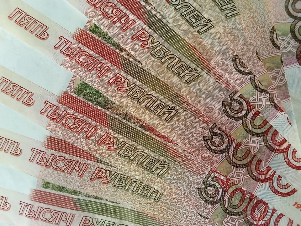 Житель Муравленко, пытаясь спасти сбережения, отдал мошенникам почти 400 тысяч рублей