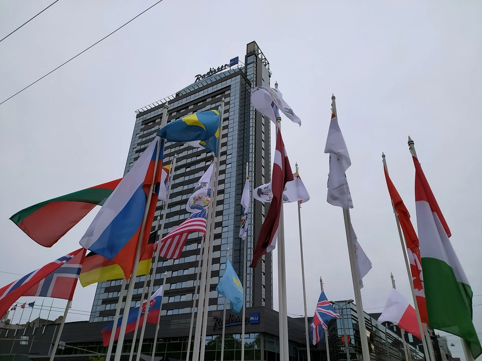 Мэр Риги решил снять флаг Международной федерации хоккея на площади латвийской столице