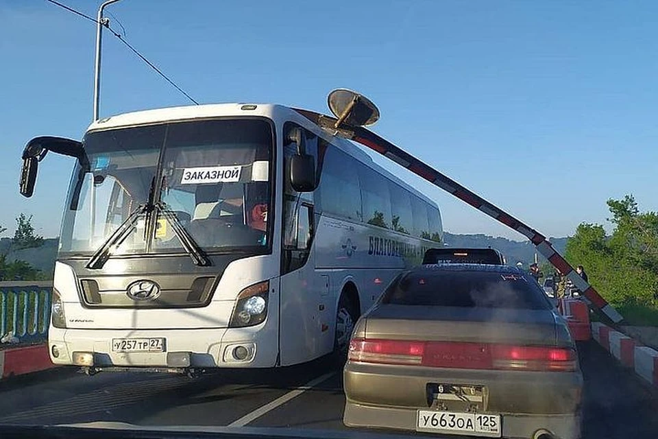 Очередное ЧП на мосту. Фото: www.instagram.com/dpscontrol.