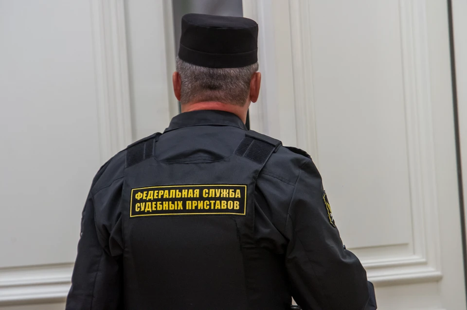 На исполнении у приставов находится более 1,6 дел по долгам.