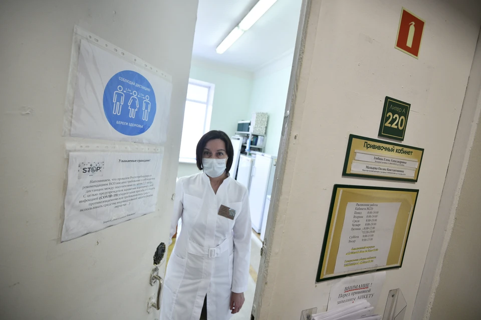 Нижегородский врач рассказал, можно ли делать прививку от коронавируса онкобольным.
