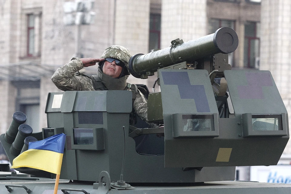 Американская военная техника на параде в честь Дня независимости в Киеве.