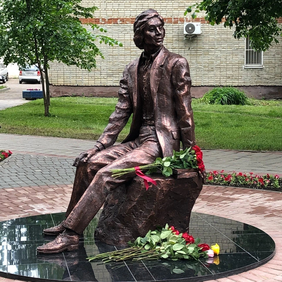 Инициатива установить памятник Николаю Рябову принадлежит его ученикам